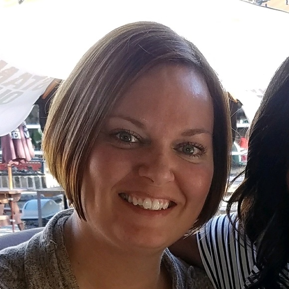 Profile Picture of Stacie Stenglein (@lynner1028) on Poshmark