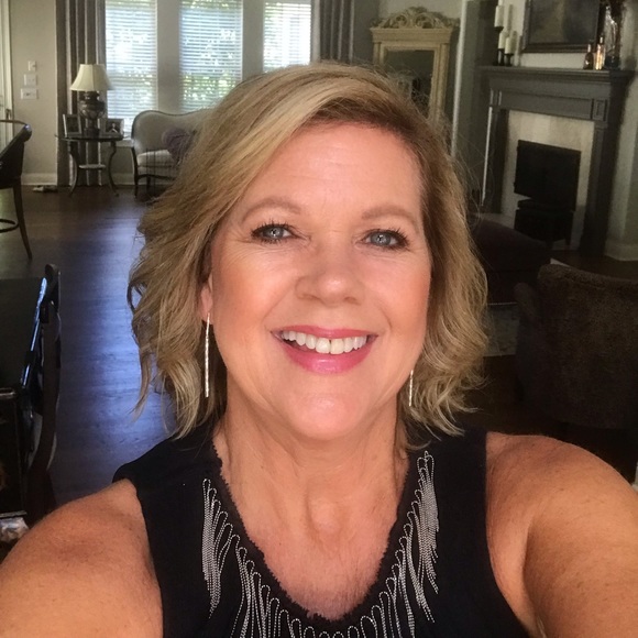 Profile Picture of Jana Pehler (@janajp) on Poshmark