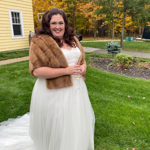 Profile Picture of Liz Labrecque (@lizlabrecque) on Poshmark