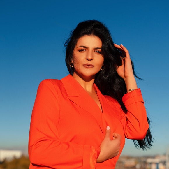 Profile Picture of Angie Shlemon (@cutetwin567) on Poshmark