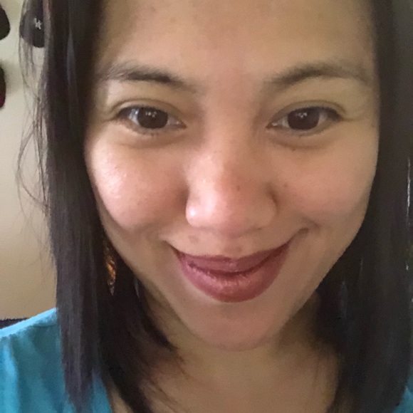 Profile Picture of Lorelee Rata (@leealbarico) on Poshmark