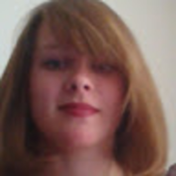 Profile Picture of Zoe Walsh (@zkrwalsh) on Poshmark