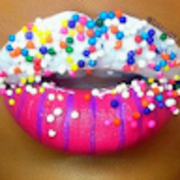 Profile Picture of Denise Maurosa (@maurosa1985) on Poshmark