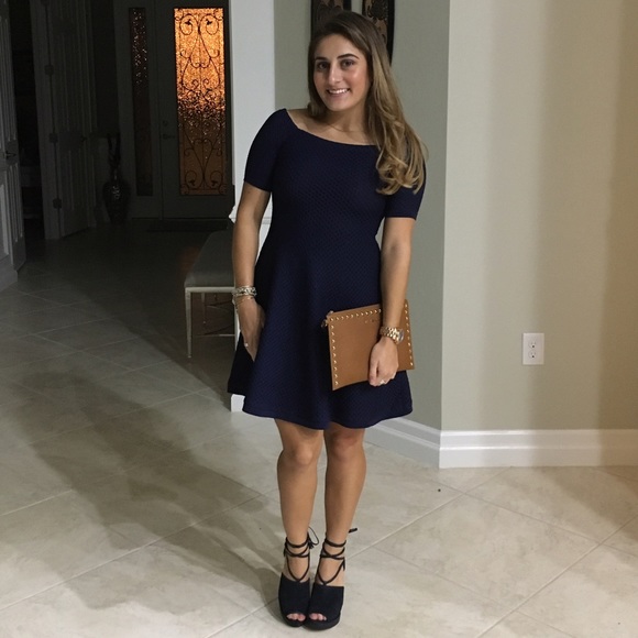 Profile Picture of Arianna Endelmann (@arianna57) on Poshmark