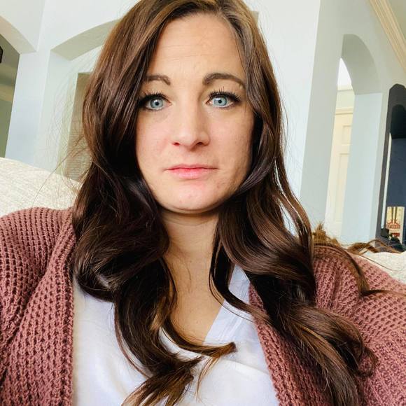 Profile Picture of Kelly Bilinski (@kells1231) on Poshmark