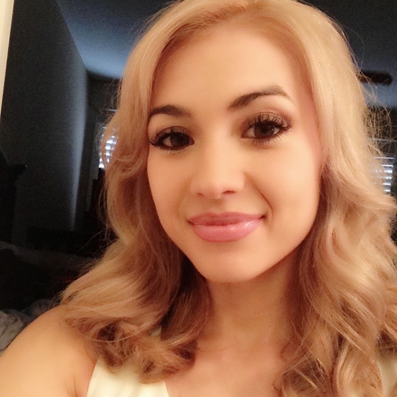 Profile Picture of Gina Masoner (@gigianne27) on Poshmark