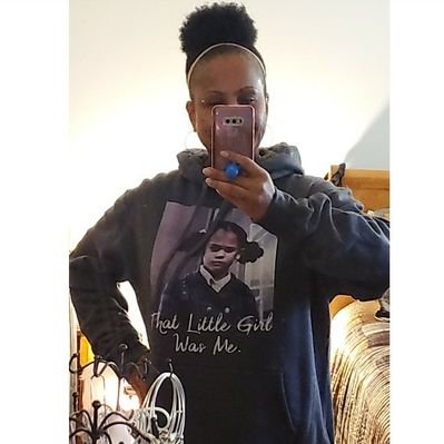 Profile Picture of Xoxo! Auntie Lori (@LBCandyGirl) on Twitter