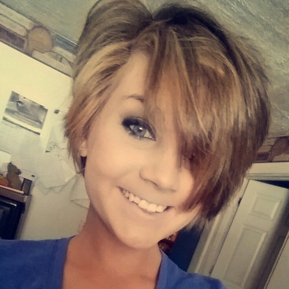 Profile Picture of Candace Bloomfield (@candyyy99) on Poshmark