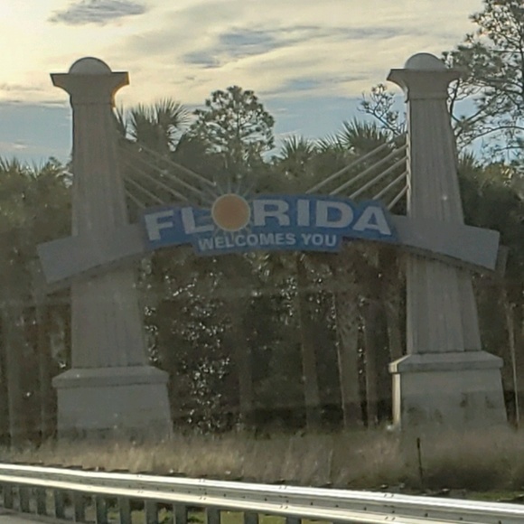 Profile Picture of Lisa Ontiveros (@lontiveros422) on Poshmark