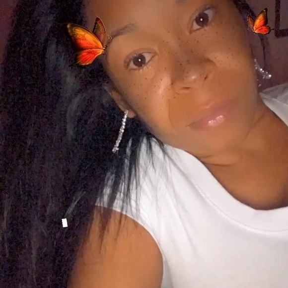 Profile Picture of Lennox Santana gio (@jennlynn482) on Poshmark