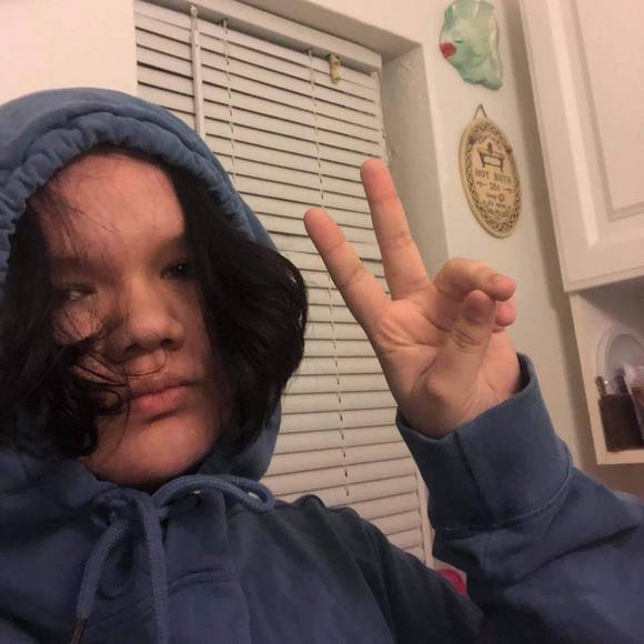 Profile Picture of Ashton Iles (@ashtonlovesphil) on Poshmark