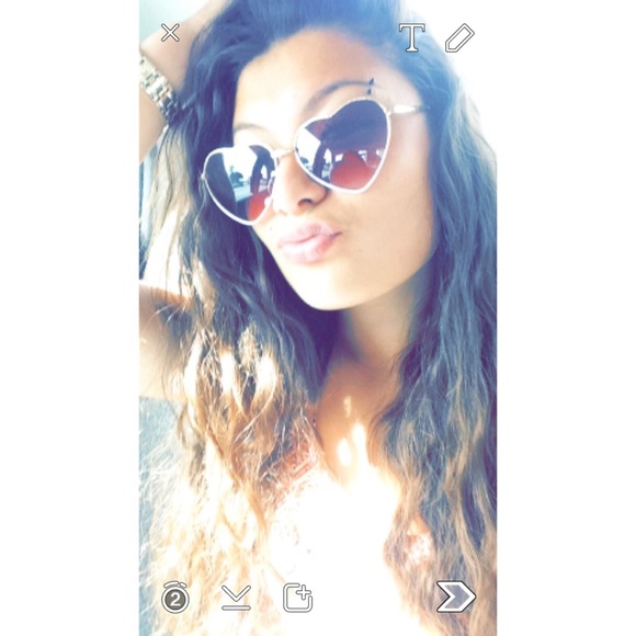 Profile Picture of Vanessa Hernandez (@young_nessa23) on Poshmark