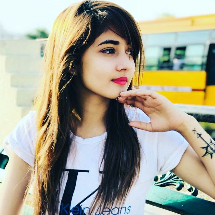 Profile Picture of   nishabhatt kithe durr 😘❣️ (@nishabhattofficial) on Tiktok