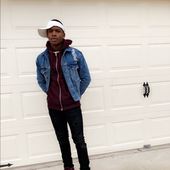 Profile Picture of David Osborne (@david122501) on Poshmark