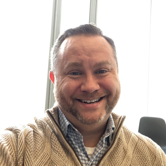 Profile Picture of Robert Oley (@onefabguy) on Poshmark