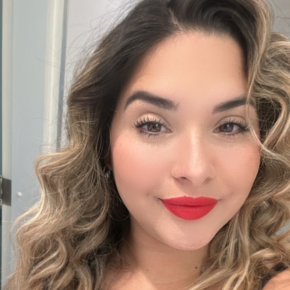 Fabianny Dierksen - Poshmark Profile Picture of Fabianny Dierksen (@fdierksen) on Poshmark