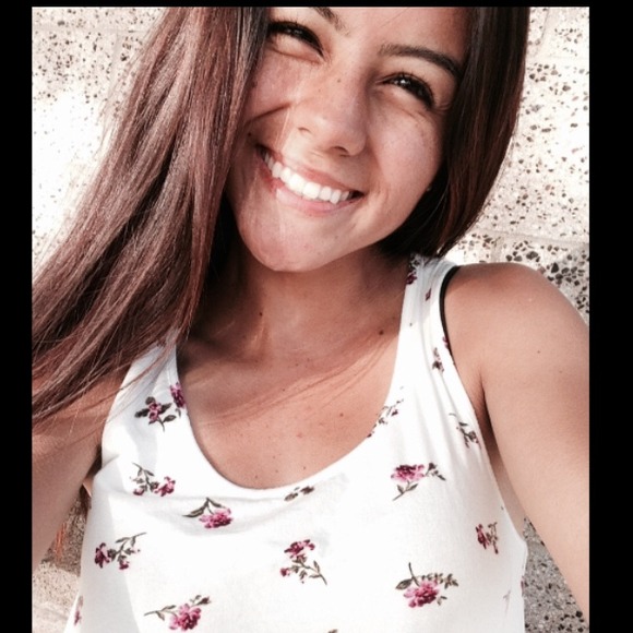 Profile Picture of Daniela Barriga (@hidanbaby) on Poshmark
