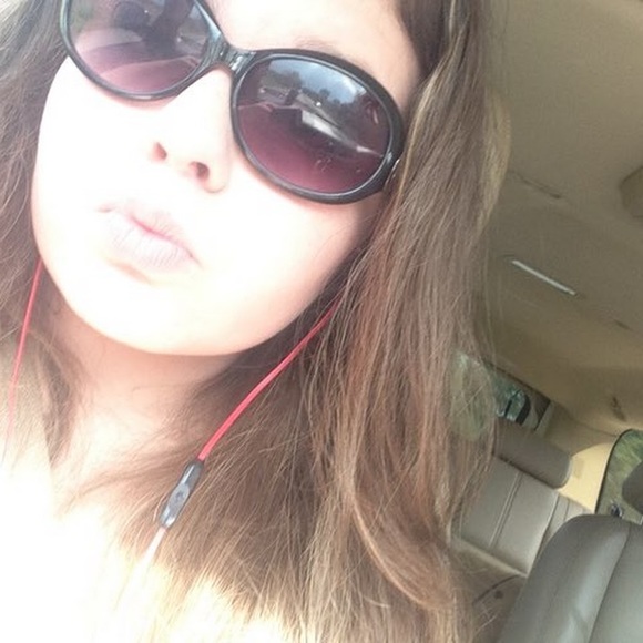 Profile Picture of Megan Moncello (@meganm09) on Poshmark