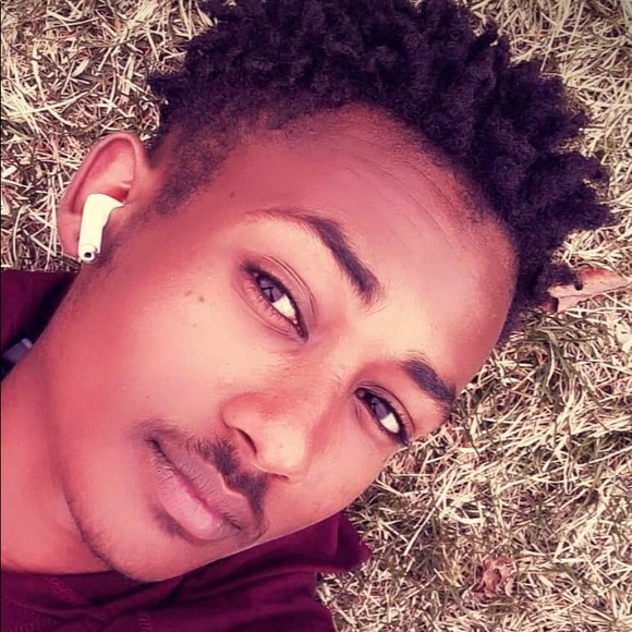 Profile Picture of Alex Berekteab (@alexberekteab) on Poshmark