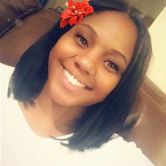 Profile Picture of Cassandra Hobson (@cassandrahobson) on Poshmark