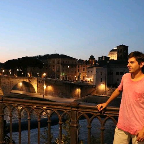 Profile Picture of alleon (@alleonardi) on Tiktok