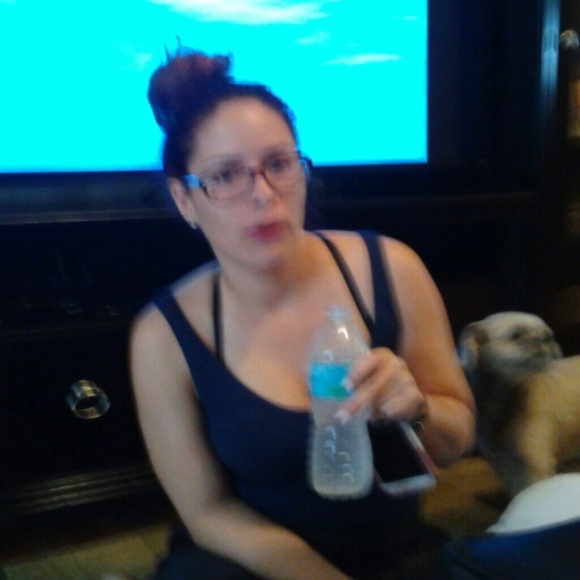 Profile Picture of Riva Thuller (@rivat) on Poshmark