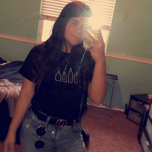 Profile Picture of Karlee Hess (@karleerhess) on Poshmark