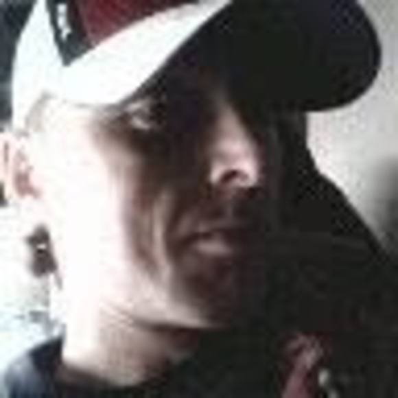 Profile Picture of Gary Redekopp (@gredekopp) on Poshmark