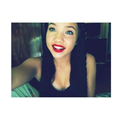 Profile Picture of Isabel Campbell (@isabel_c72) on Twitter