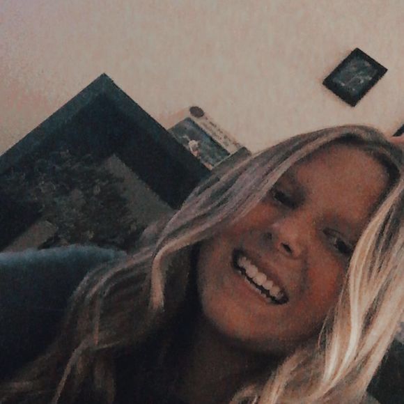 Profile Picture of Kylee Graham (@kyleegraham9896) on Poshmark