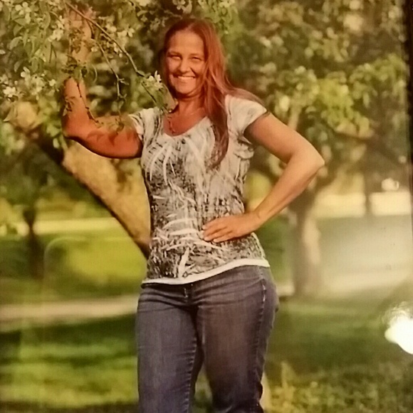 Profile Picture of Susan Etzen (@martina63) on Poshmark