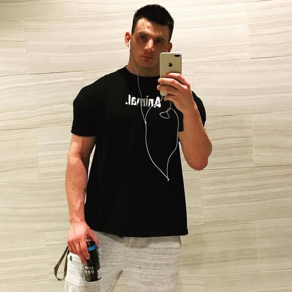 Profile Picture of Taylor Adamik (@adamik1) on Poshmark