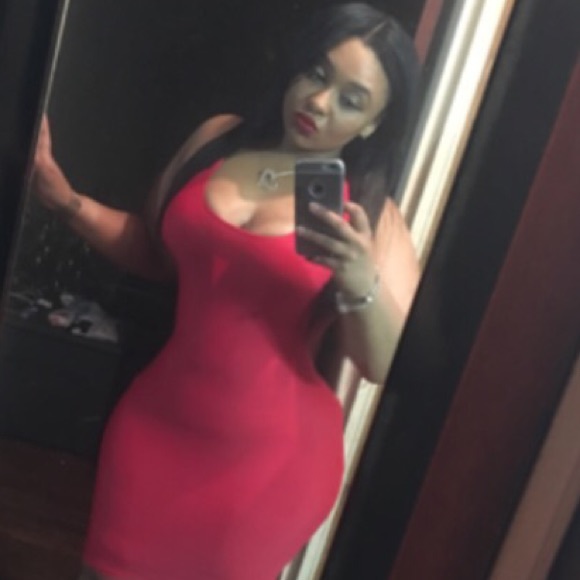 Profile Picture of Crystal Sotomayor (@crystalstyles) on Poshmark