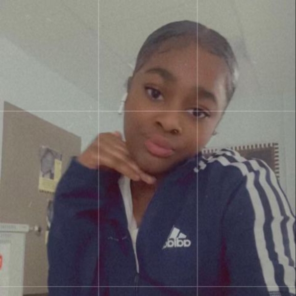 Profile Picture of Fendí Fendí (@veemariee240) on Poshmark