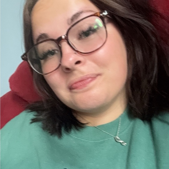 Profile Picture of Kaylee Schultz (@kayleeschultz31) on Poshmark