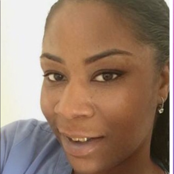 Profile Picture of Venus Reuben (@reubenv) on Poshmark