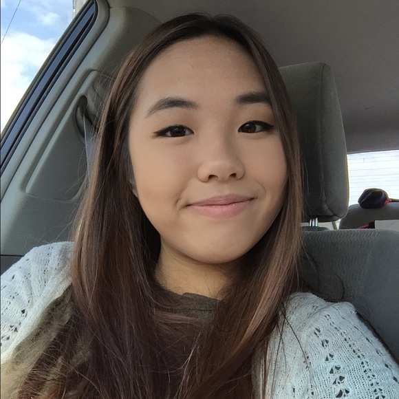 Profile Picture of Cindy Phan (@cndyphan) on Poshmark