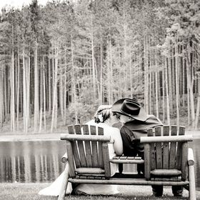 Profile Picture of Laura Tarbox (@iheartmypaint) on Pinterest
