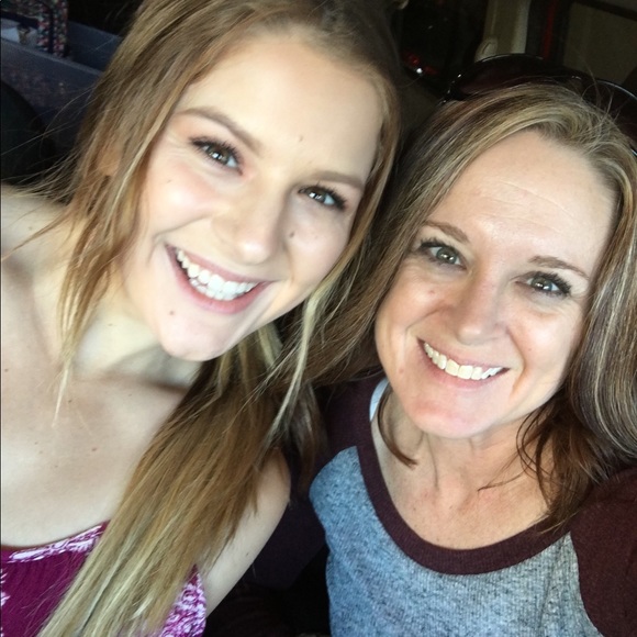 Profile Picture of Jennifer Cardew (@jencardew1) on Poshmark