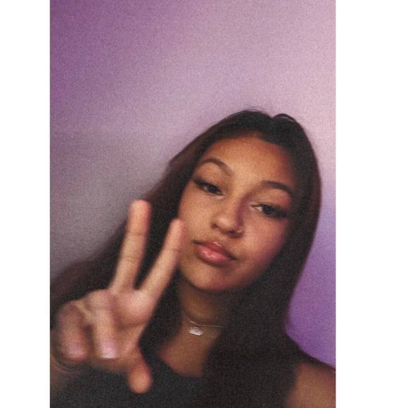 Profile Picture of Shaylee Decoteau (@s_decoteau) on Poshmark