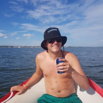 Profile Picture of Jesse MacFarlane (@MacFarlane_10) on Twitter