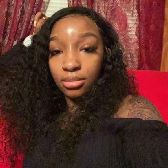 Profile Picture of Samantha Tyree (@samanthatyre744) on Poshmark