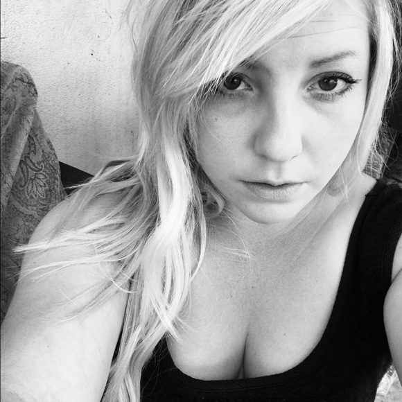 Profile Picture of Renee Kubiniec (@nene187) on Poshmark