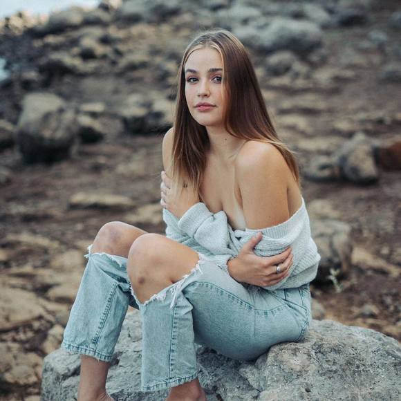 Profile Picture of Cora Sutton (@cora_sutton) on Poshmark