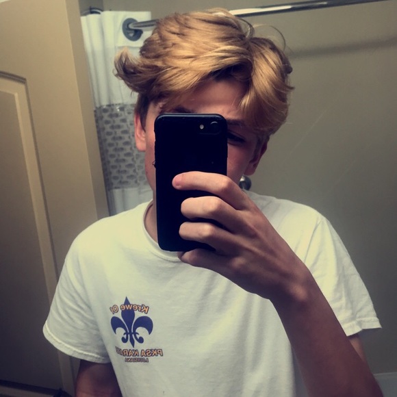 Profile Picture of Hunter Kliebert (@hunterkliebert) on Poshmark