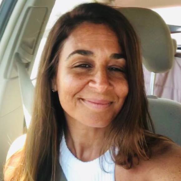 Profile Picture of Veronica Seglin (@vseglin) on Poshmark