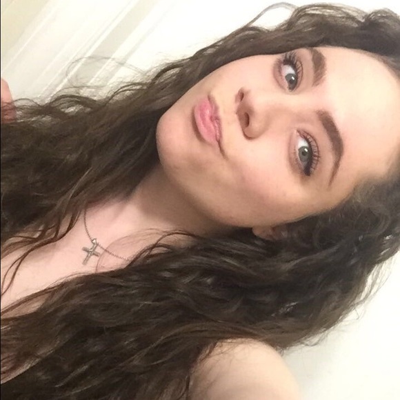 Profile Picture of Elizabeth Shaw (@elizabethkshaw) on Poshmark