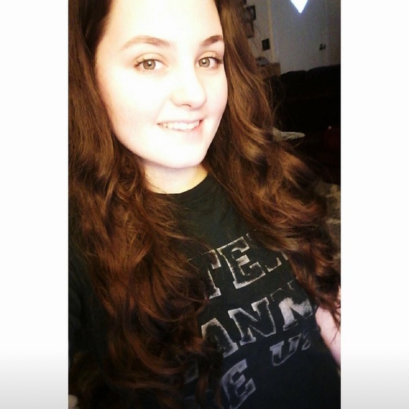 Sarah Beames - Poshmark Profile Picture of Sarah Beames (@sarah_beames) on Poshmark