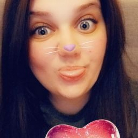 Profile Picture of Melody Mccrite (@melodymccrite) on Poshmark