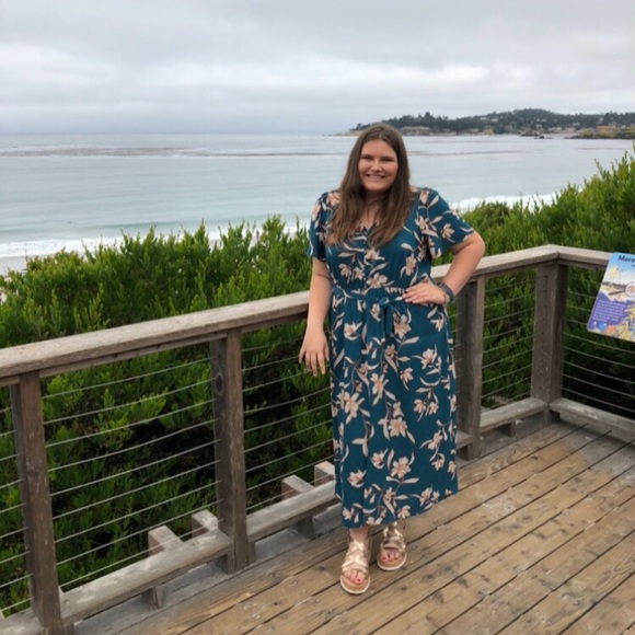 Profile Picture of Chloe Cubre (@chloeec014) on Poshmark